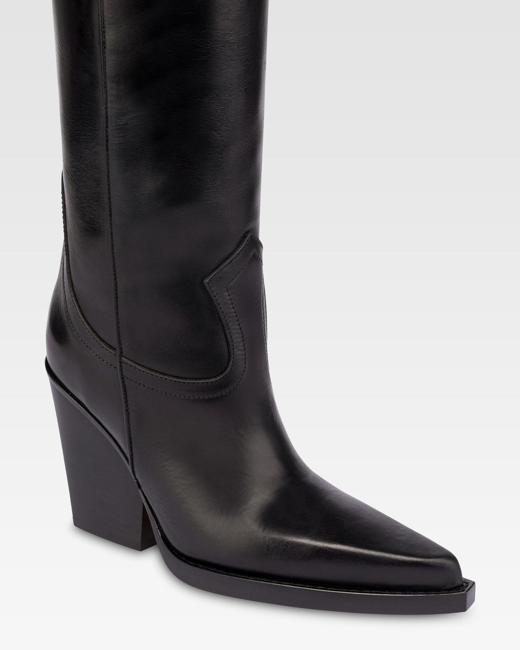 Pointed knee-high boots in black shiny vintage leather
