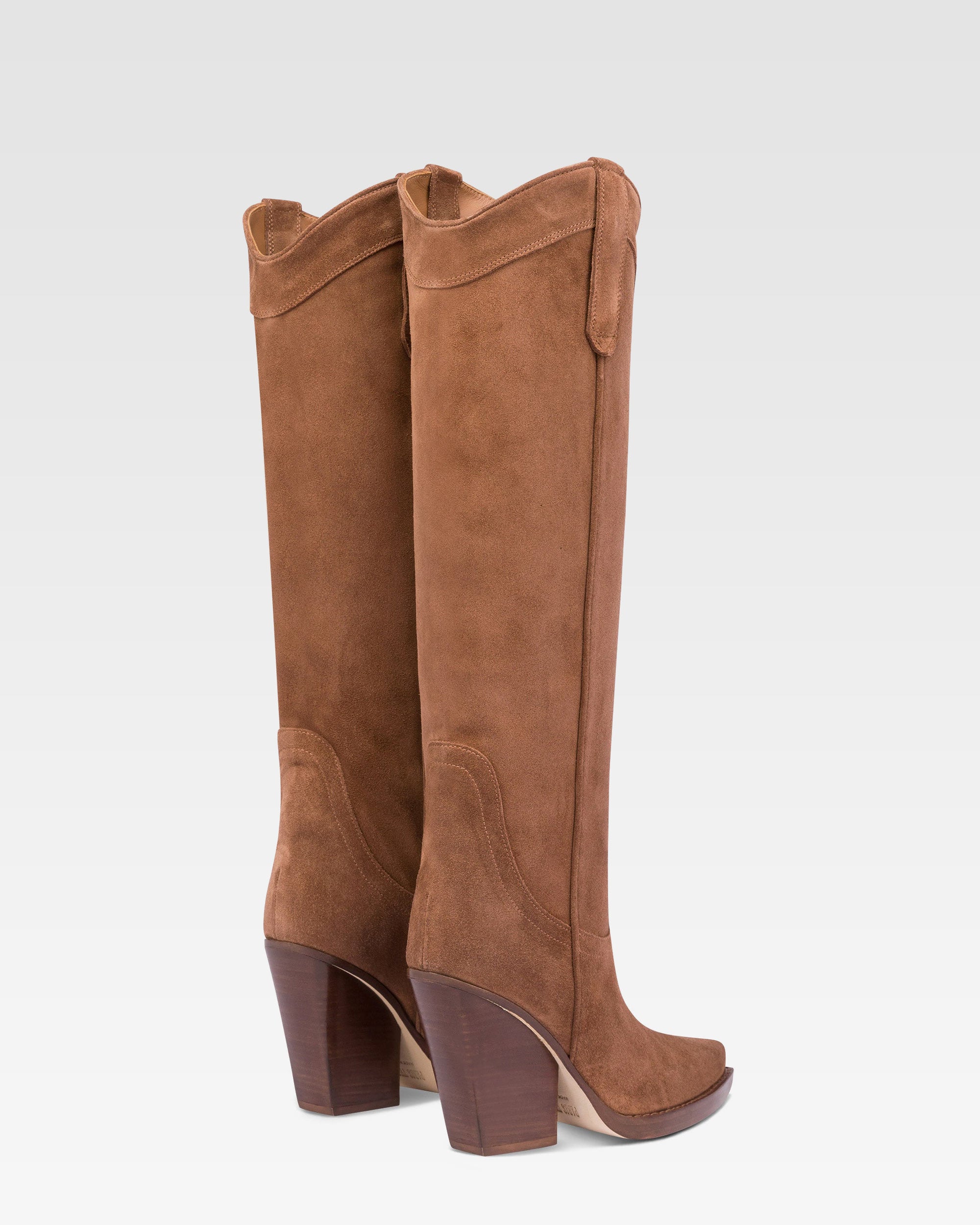 Pointed knee-high boots in smooth dark brown leather