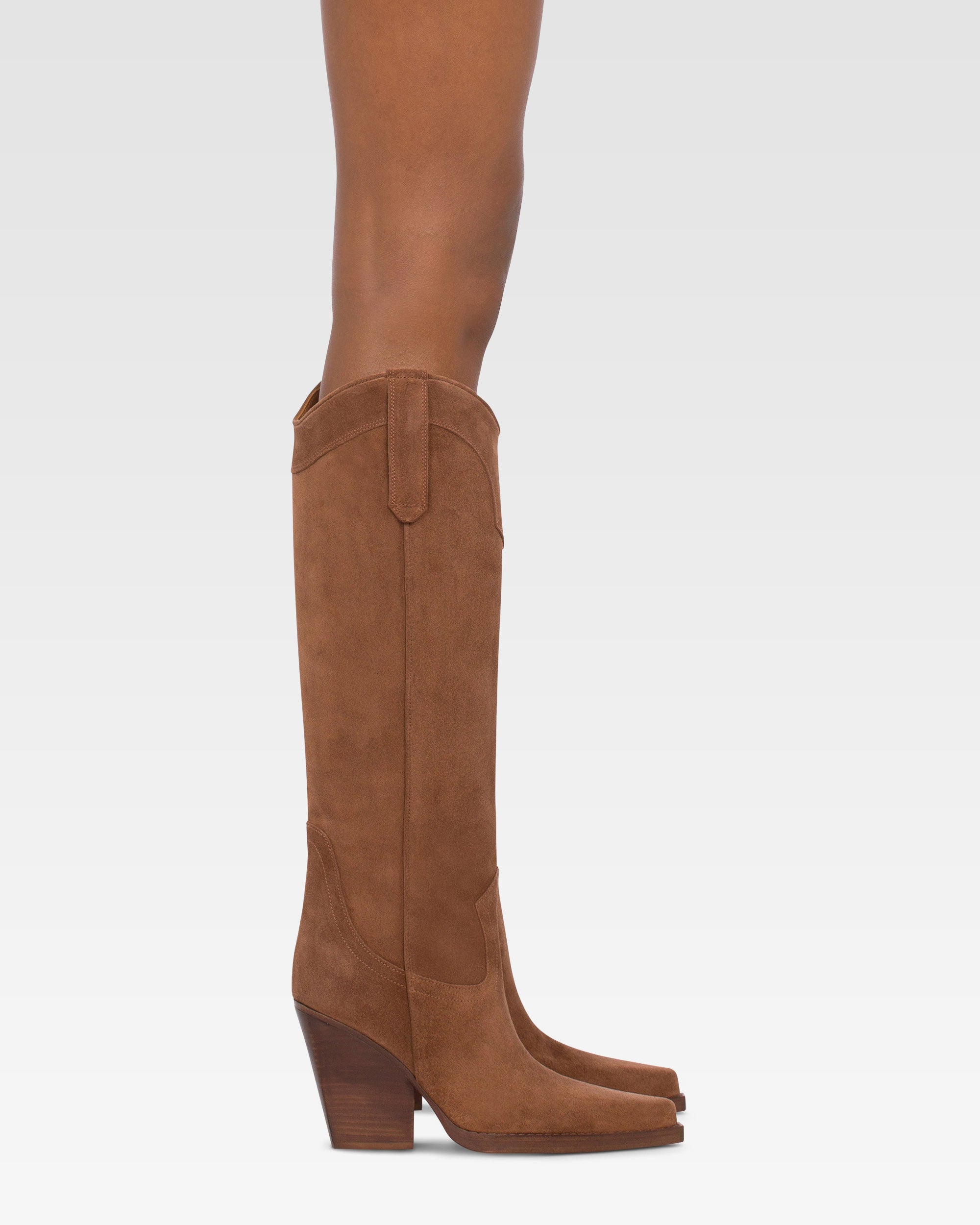 Pointed knee-high boots in smooth dark brown leather