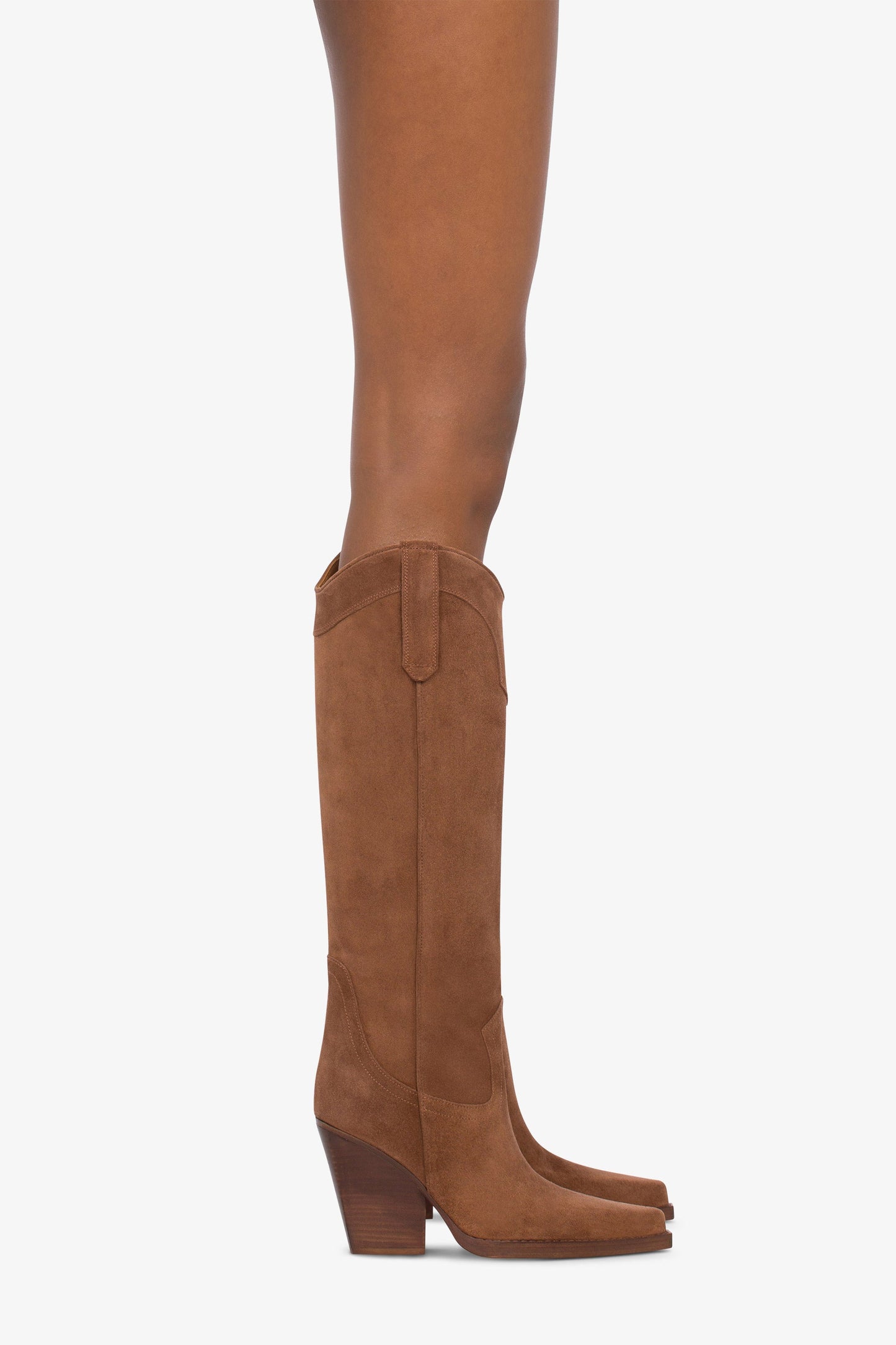 Bottes pointues au genou en cuir lisse marron fonce