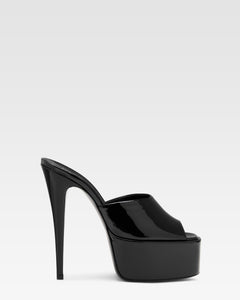 Mule con plateau in vernice nera