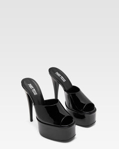 Mule con plateau in vernice nera