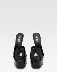 Mule con plateau in vernice nera