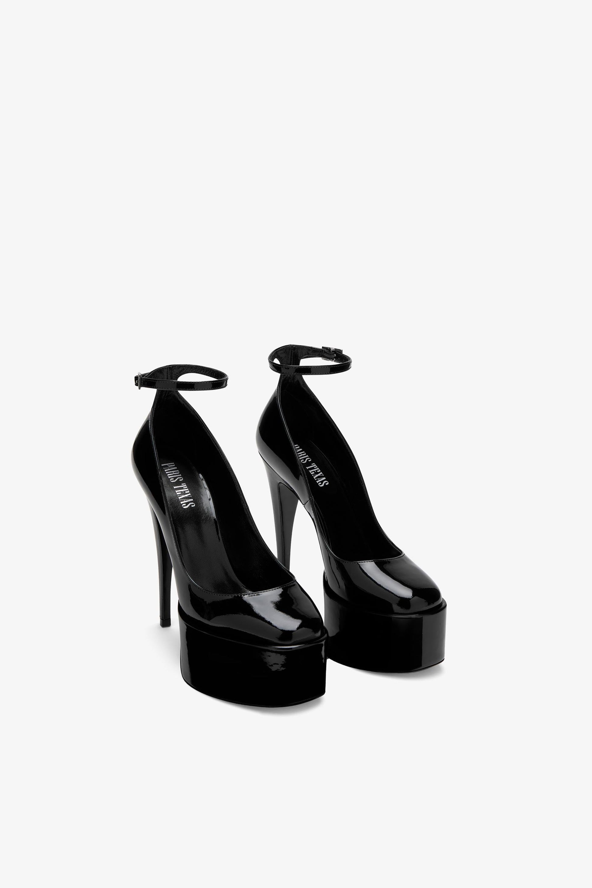 Schwarze Lack-Pumps mit Plateausohle