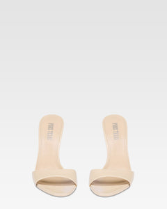 Mules in vernice mandorla