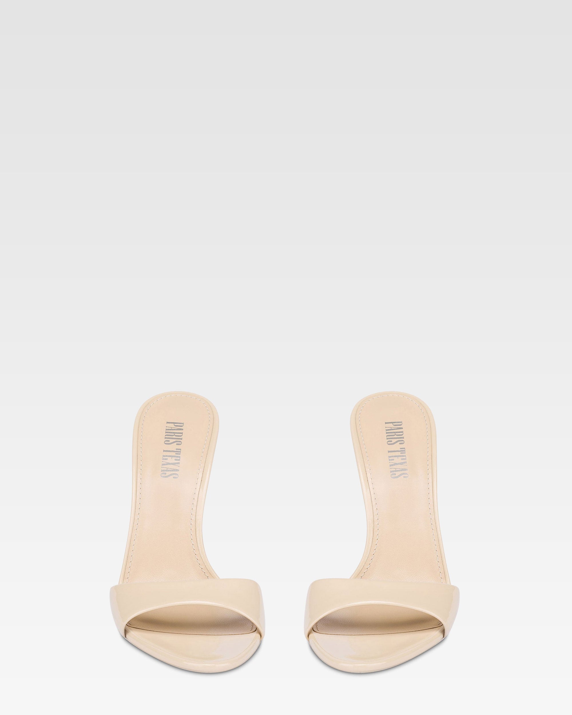 Mules in vernice mandorla