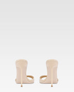 Mules in vernice mandorla