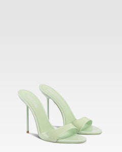 Mules in mint patent leather