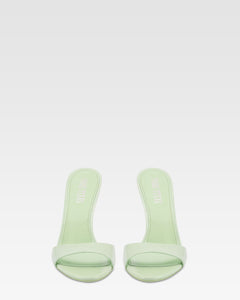 Mules in mint patent leather