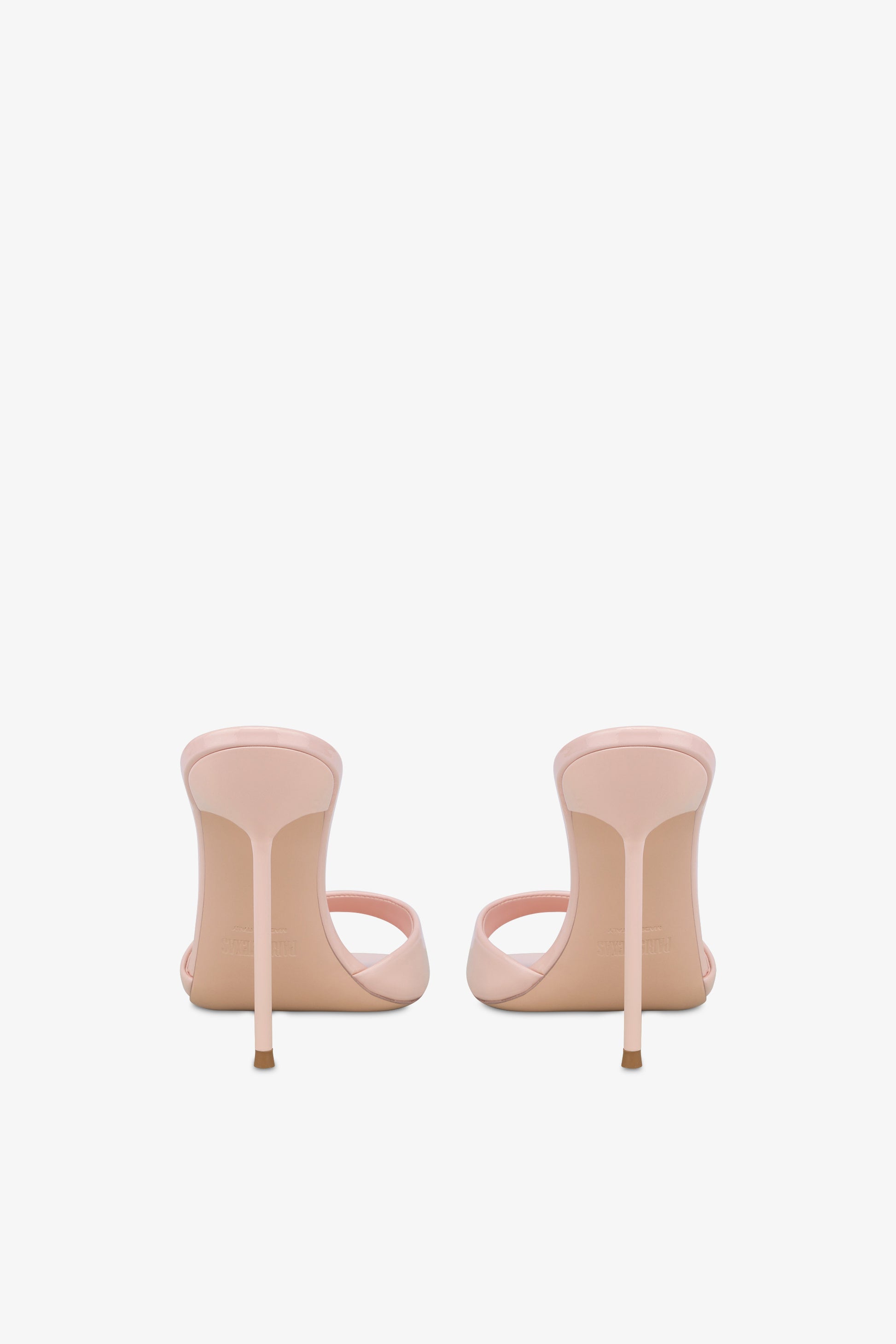 Mules in powder pink patent leather