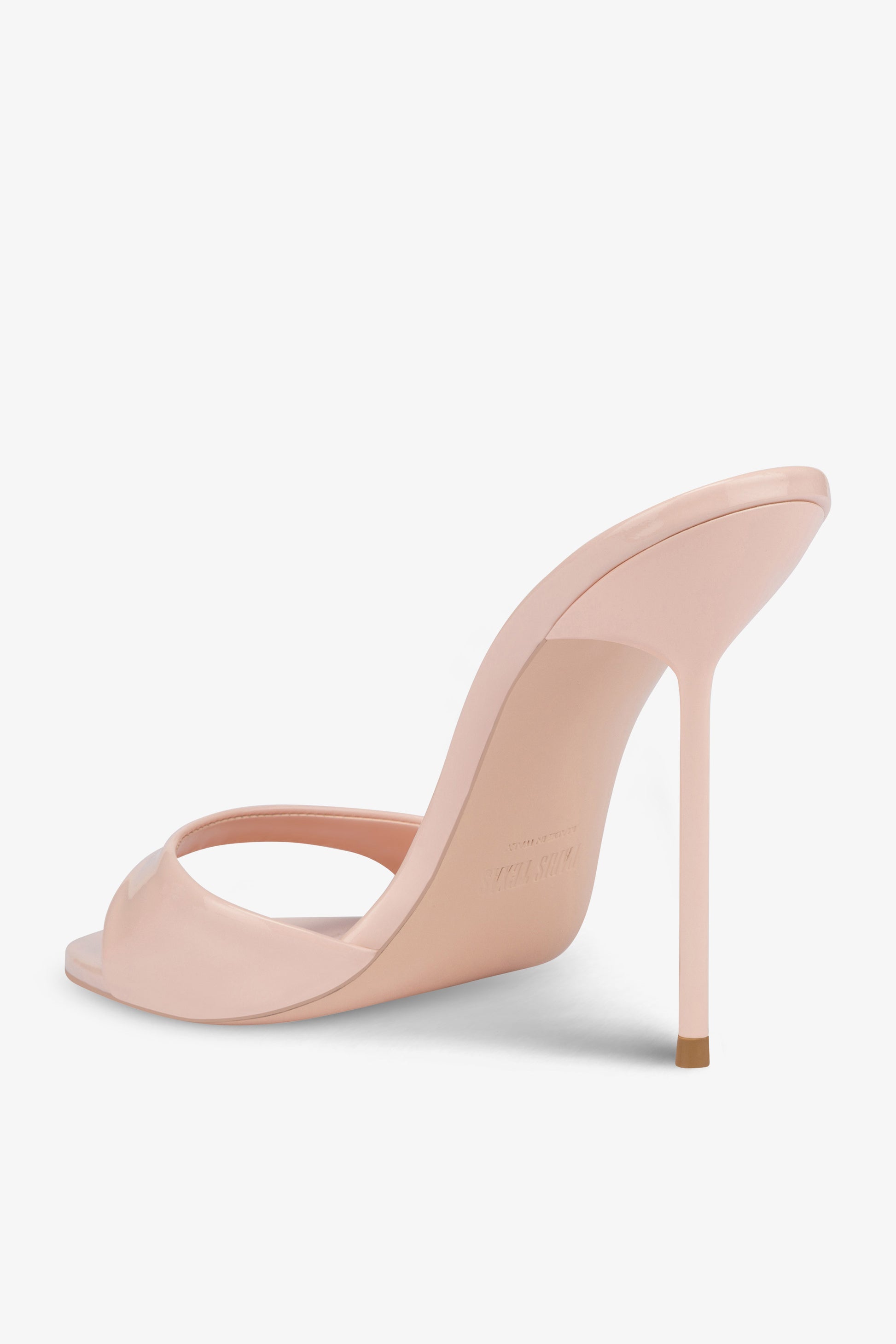 Mules in powder pink patent leather