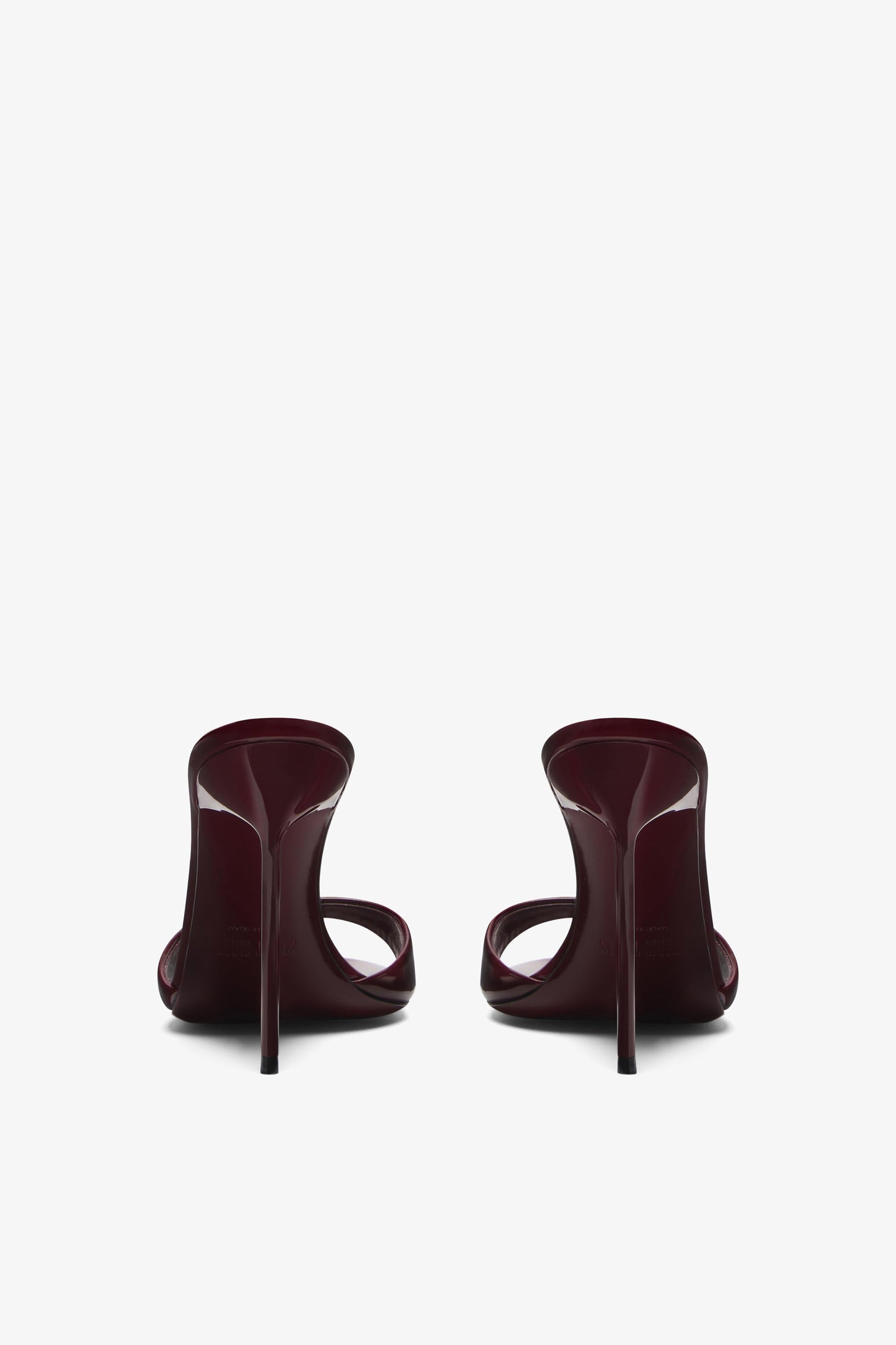 Mules en cuir verni rouge noir