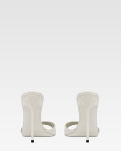 Mules in vernice grigia