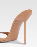 Sandali a punta aperta tonda in morbida pelle caramello lucido