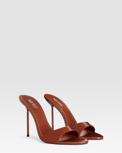 Mules in desert rose patent leather