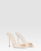 Mules in ivory patent leather