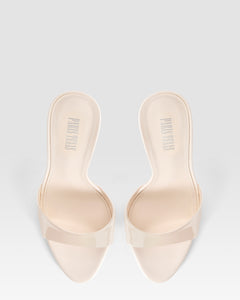 Mules in ivory patent leather