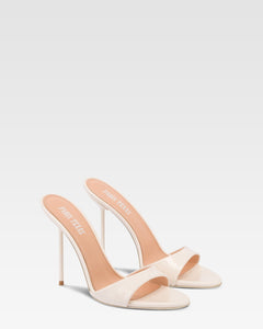 Mules in vernice color avorio