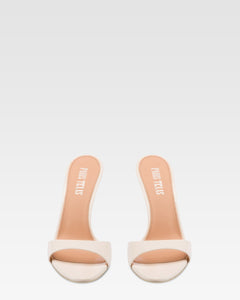 Mules in vernice color avorio