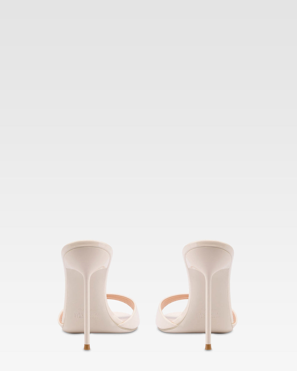 Mules in vernice color avorio