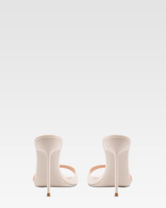 Mules in vernice color avorio