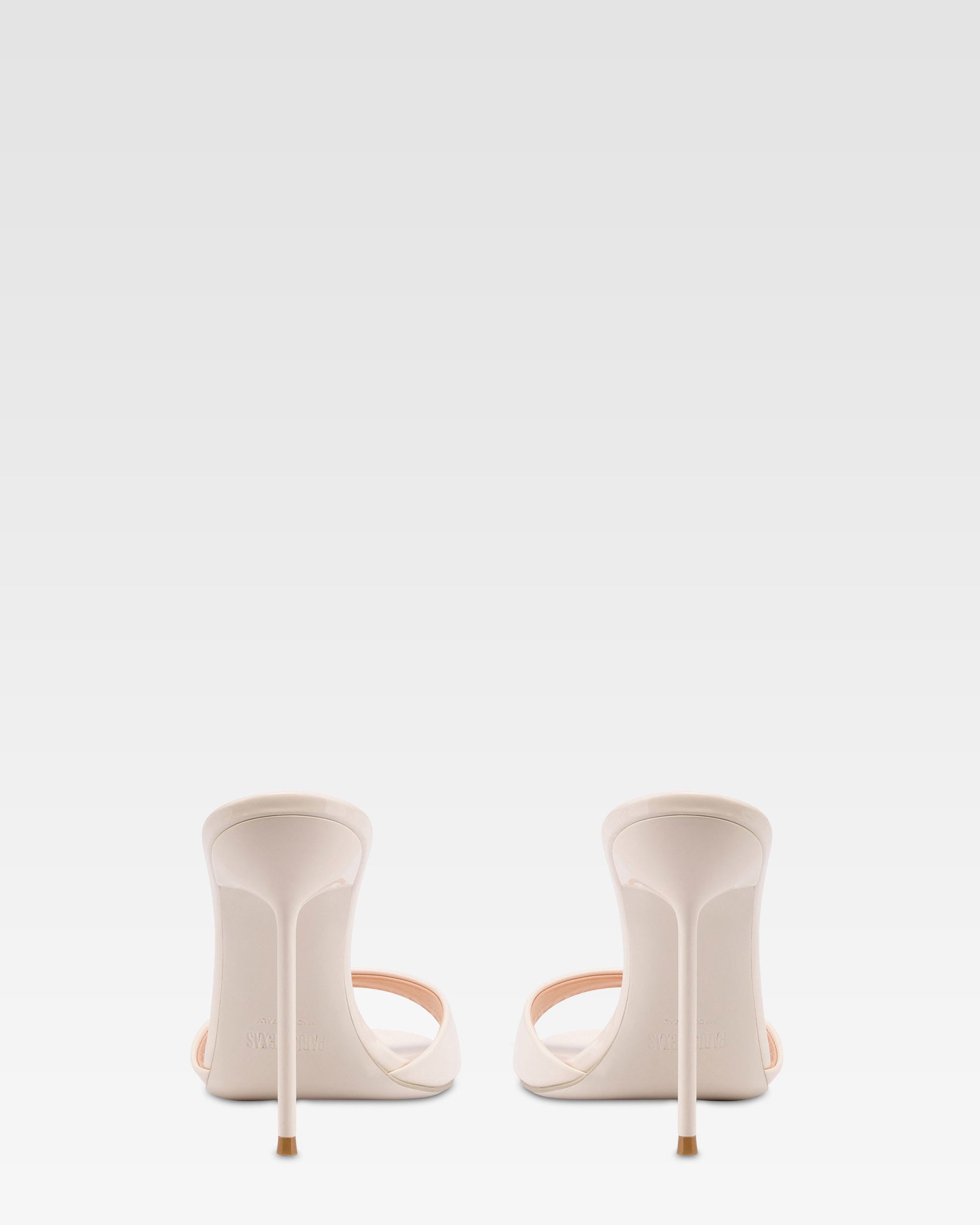 Mules in vernice color avorio