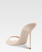 Mules in vernice color avorio