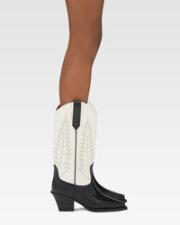 Stiefel aus schwarz-weissem Nappaleder in Eidechsen-Optik — Bicolor