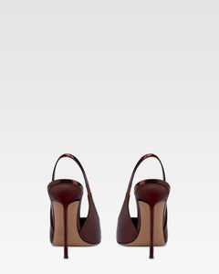 Slingbacks in maroon mirror-effect leather