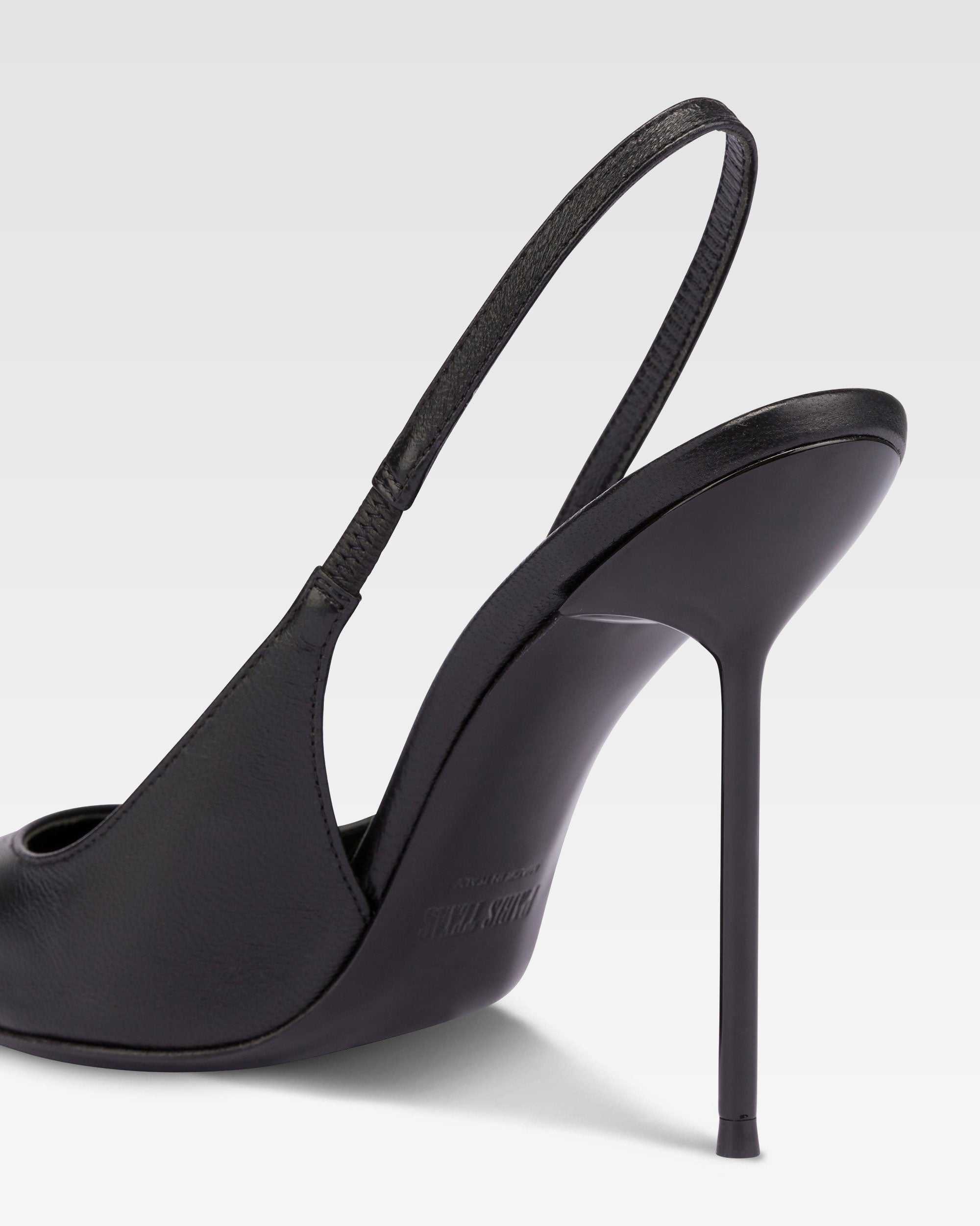 Slingback a punta in morbida pelle nappata nera