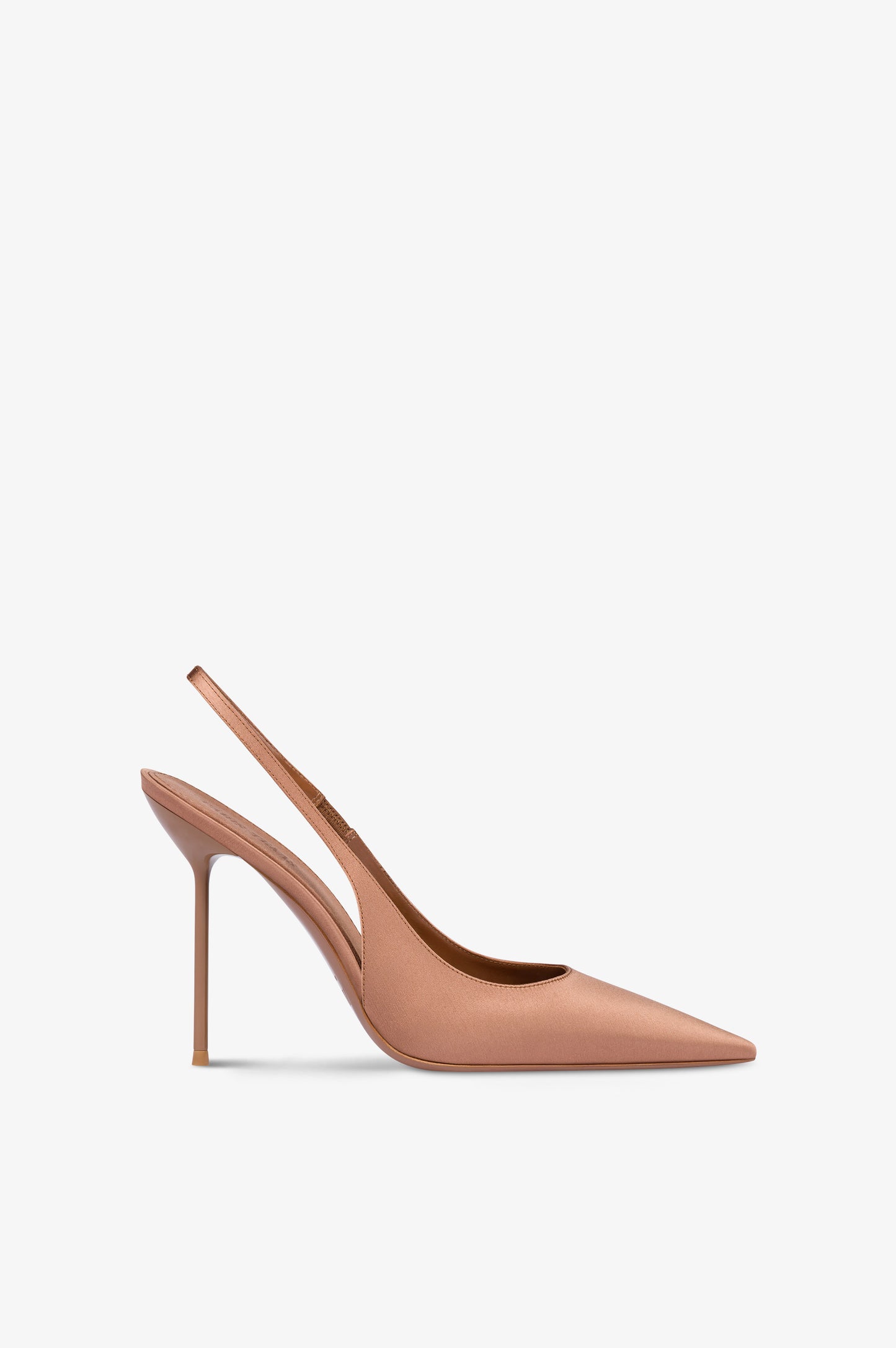Slingbacks in caramel satin.