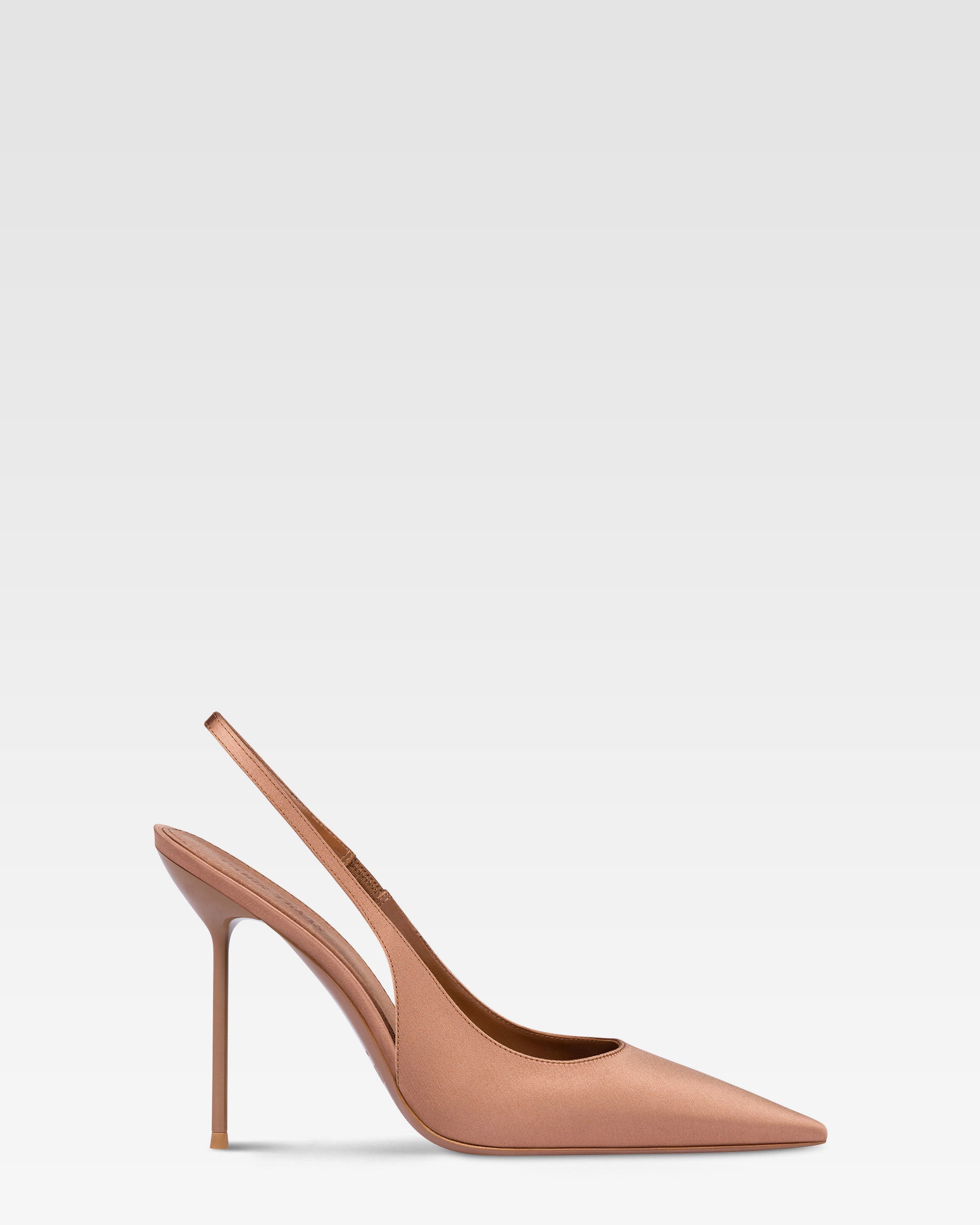 Slingbacks in caramel satin.