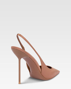 Slingbacks in caramel satin.