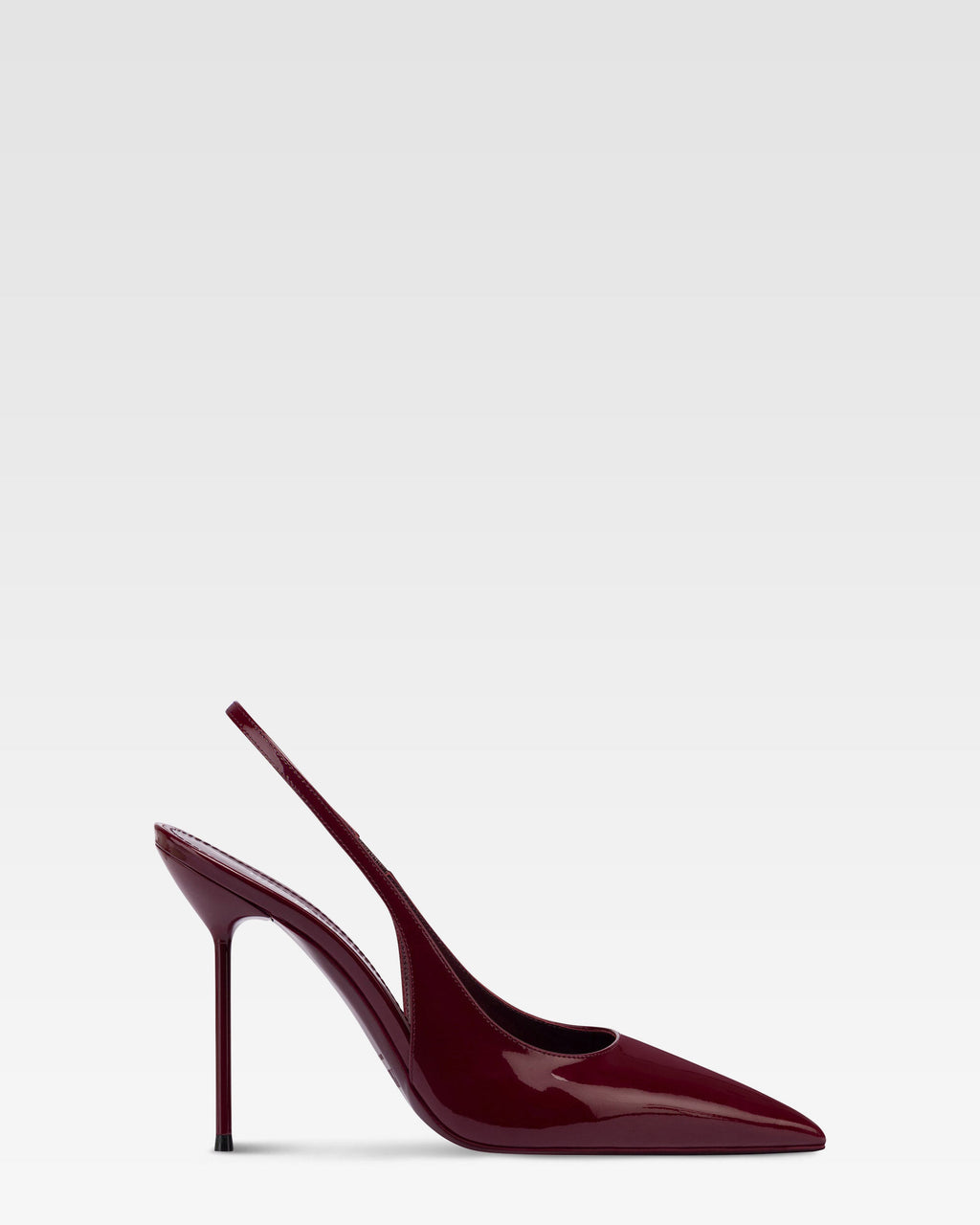 Slingbacks in rouge noir patent leather