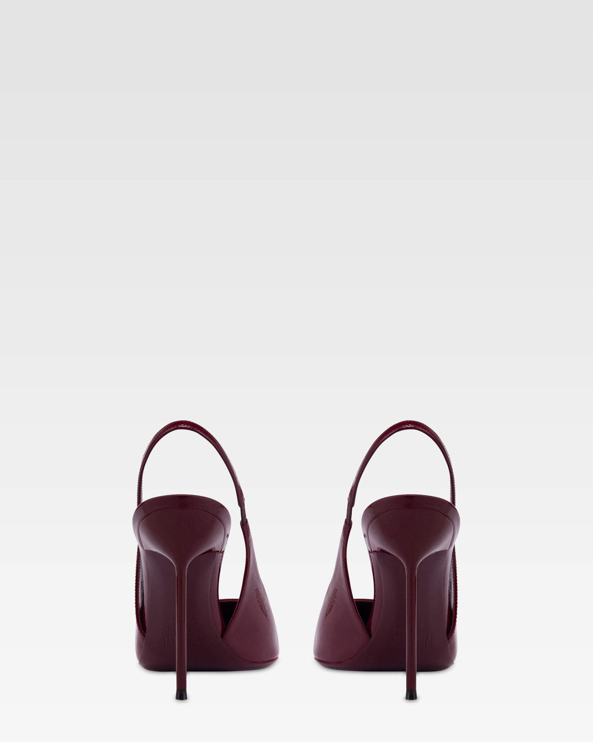 Slingbacks in rouge noir patent leather