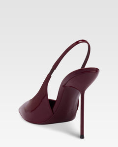 Slingbacks in rouge noir patent leather