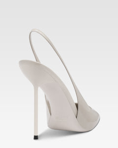 Slingbacks in grey patent leather