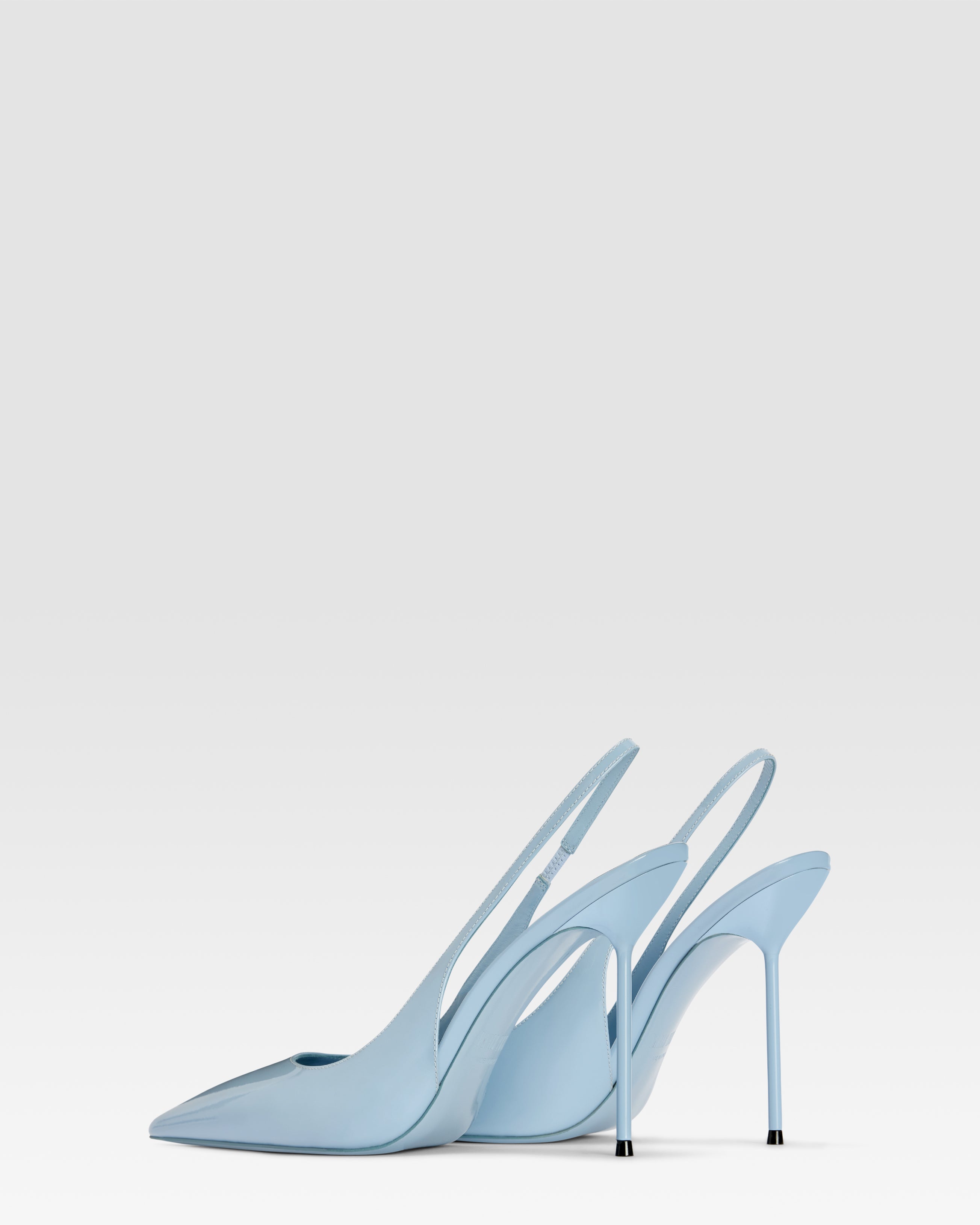 Slingbacks in denim-colored patent leather