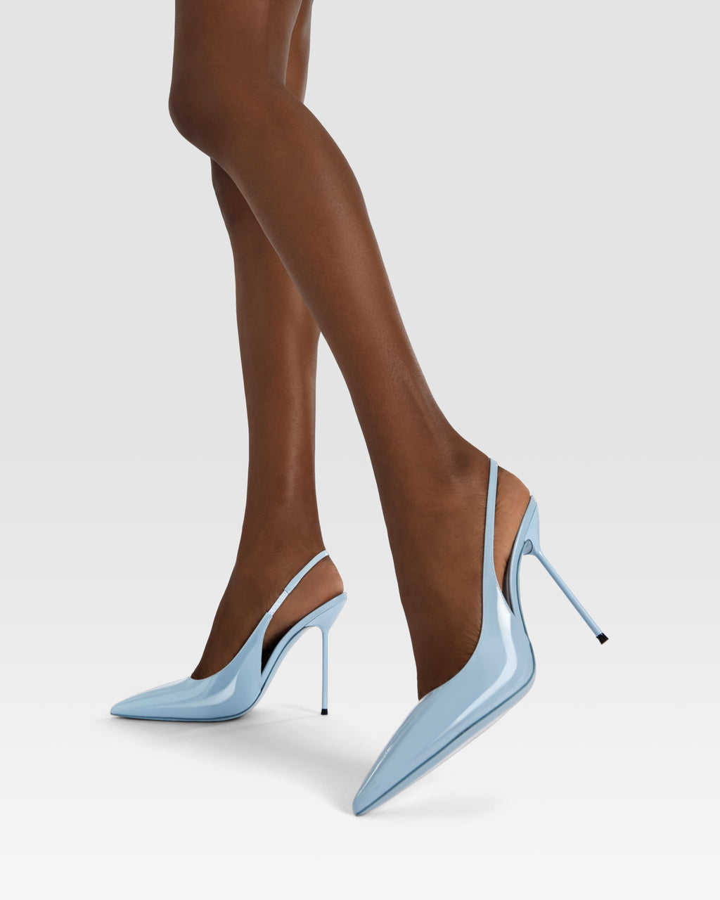 Slingbacks in denim-colored patent leather
