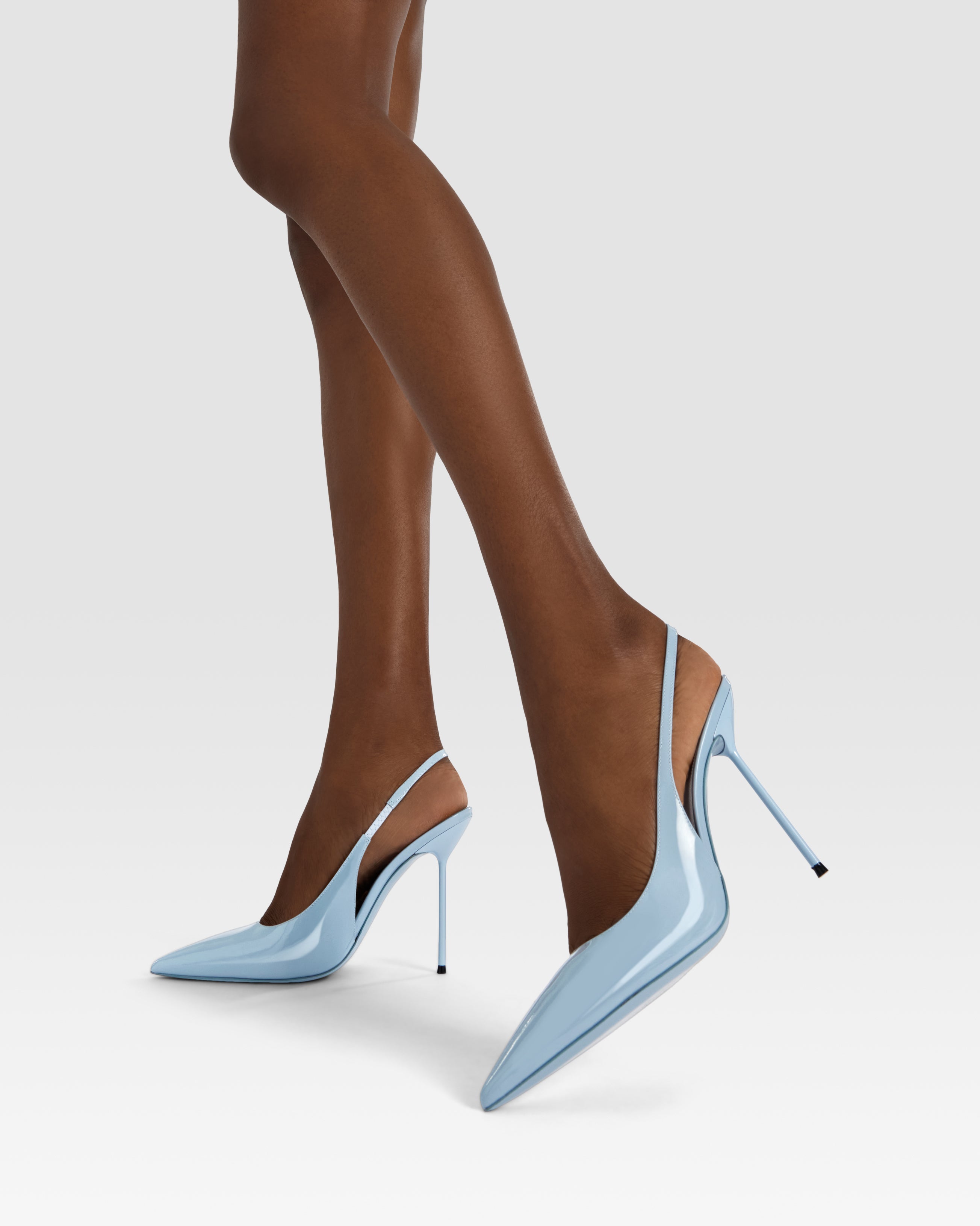Slingbacks in denim-colored patent leather