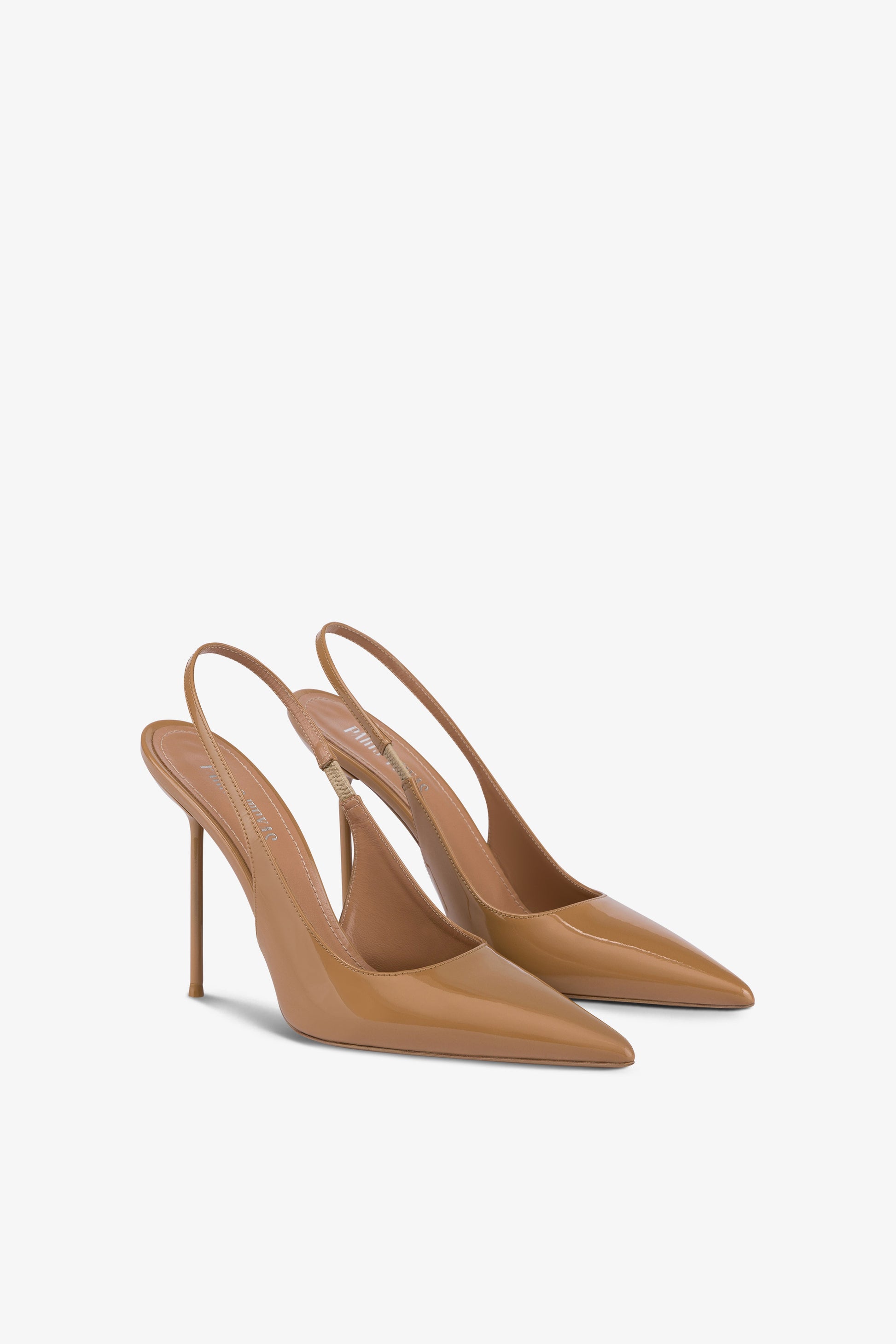 Slingbacks in caramel patent leather