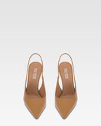 Slingbacks in caramel patent leather