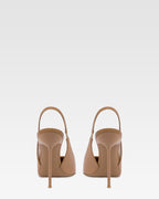 Slingbacks in caramel patent leather