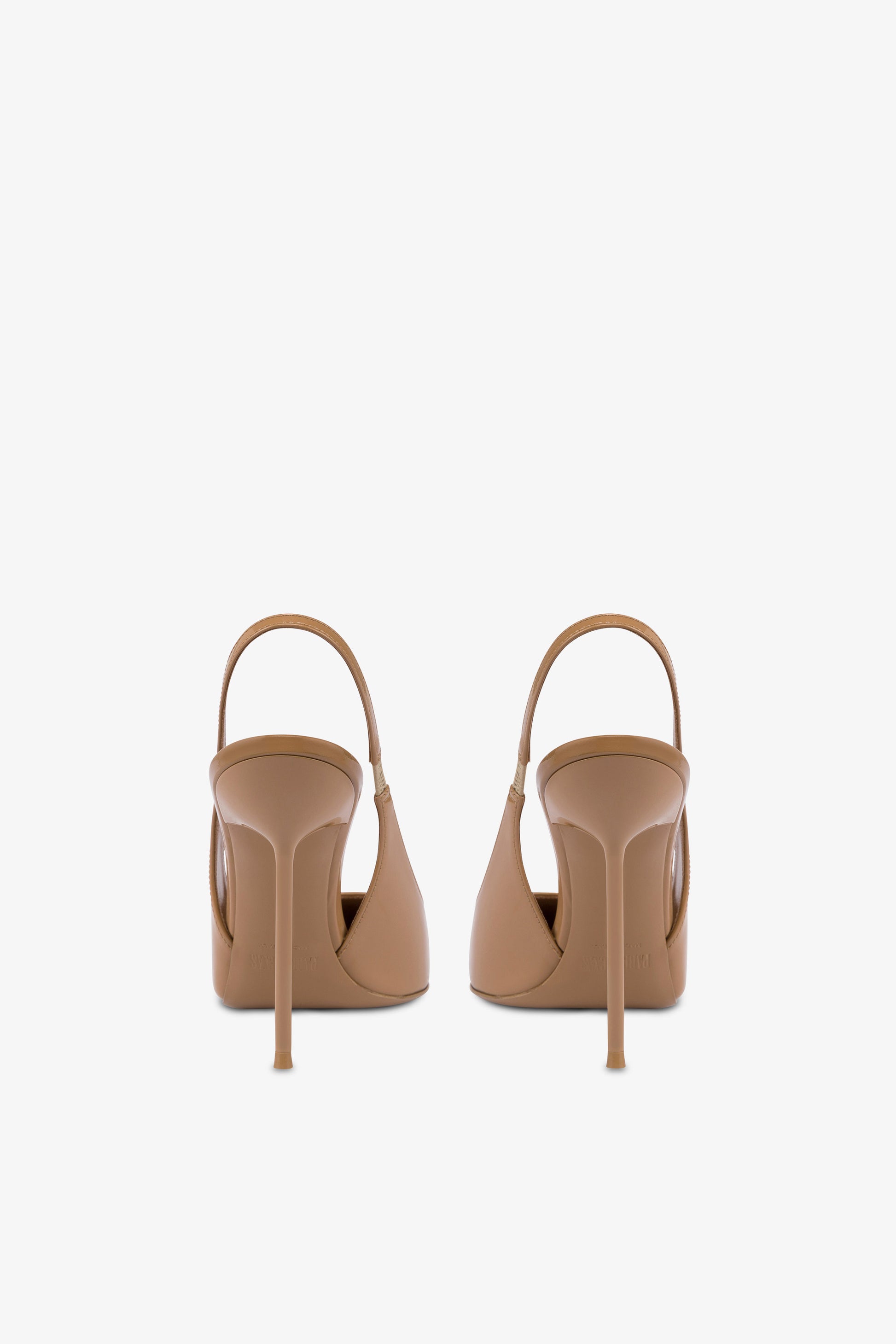 Slingbacks in caramel patent leather