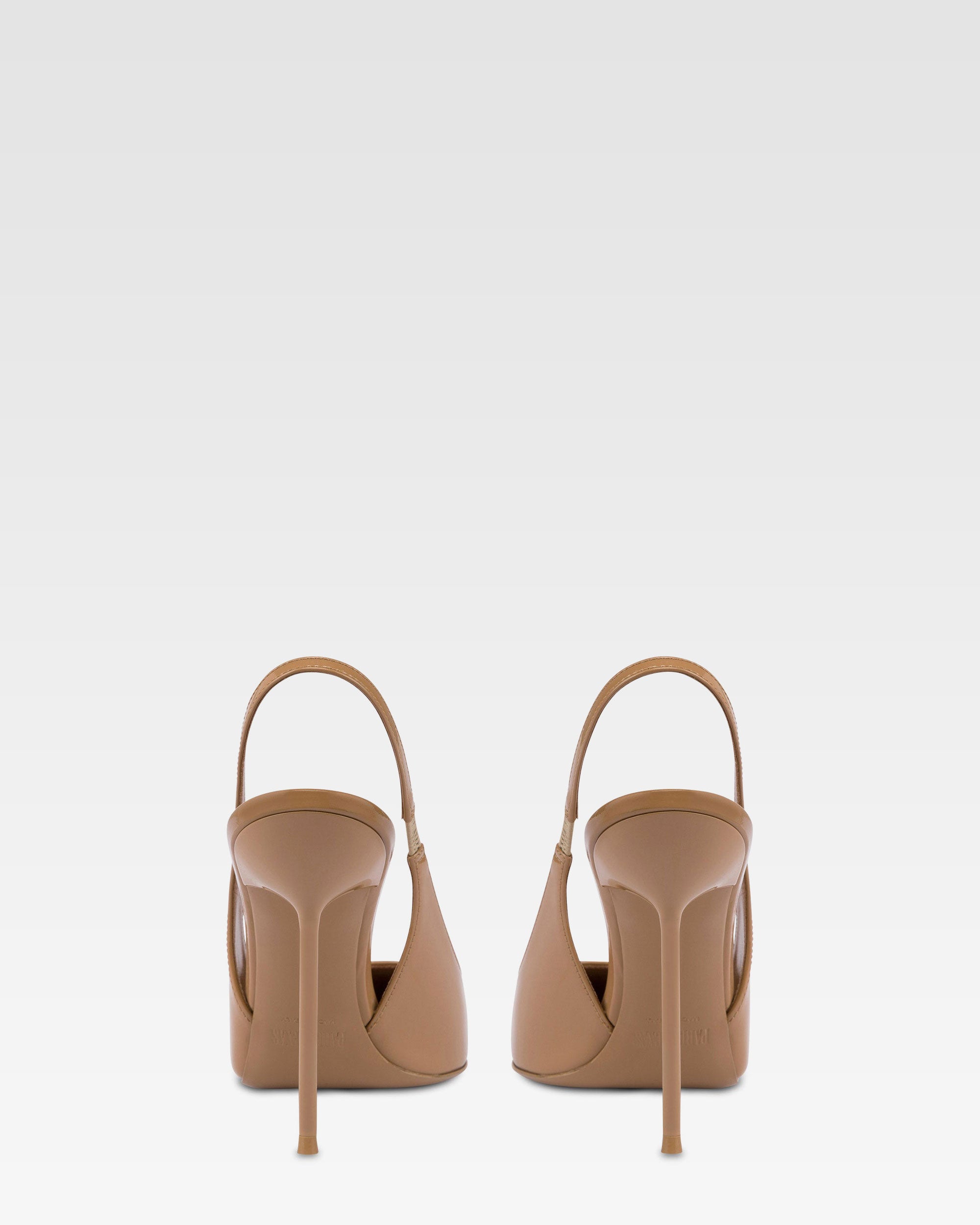 Slingbacks in caramel patent leather