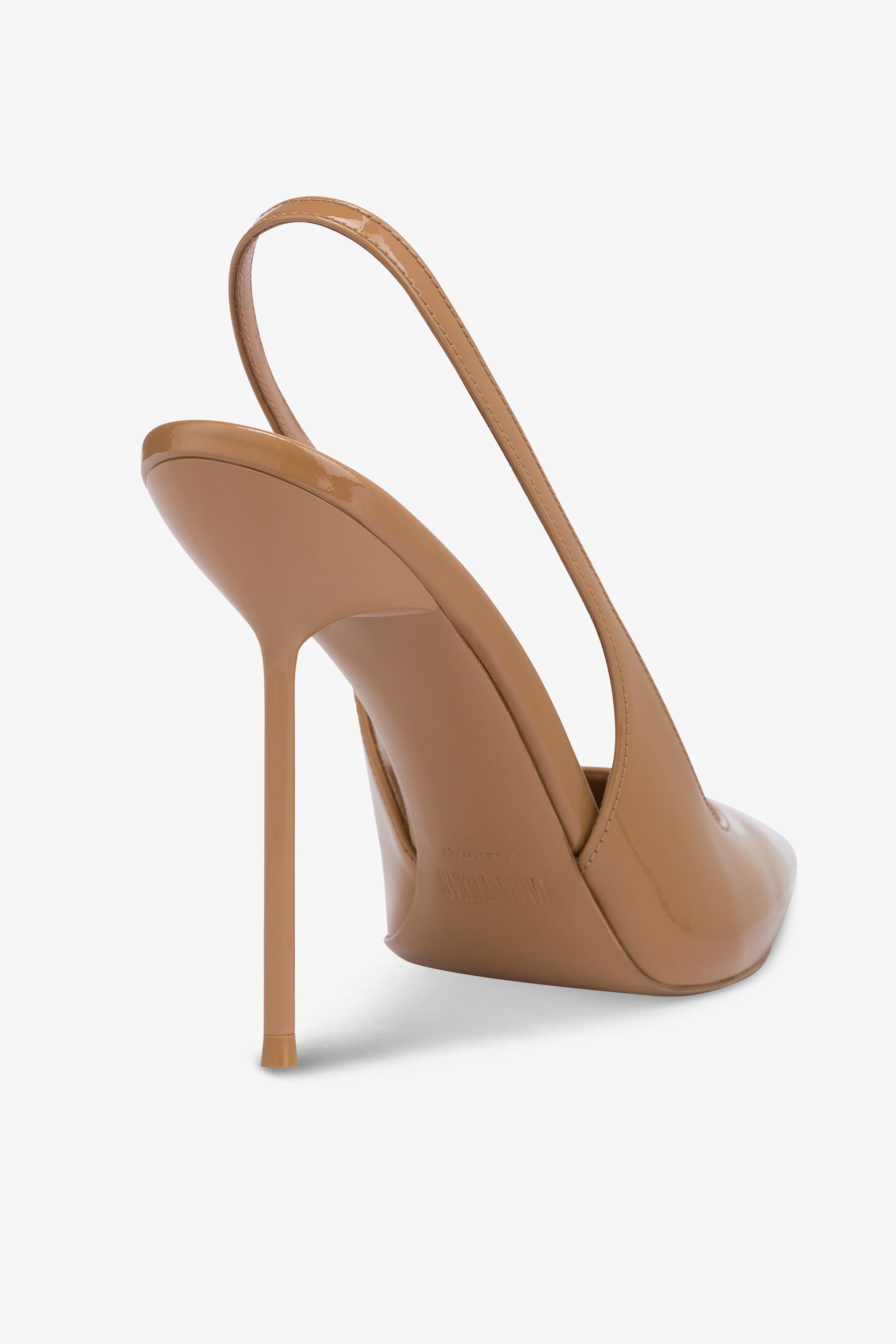 Slingbacks in caramel patent leather