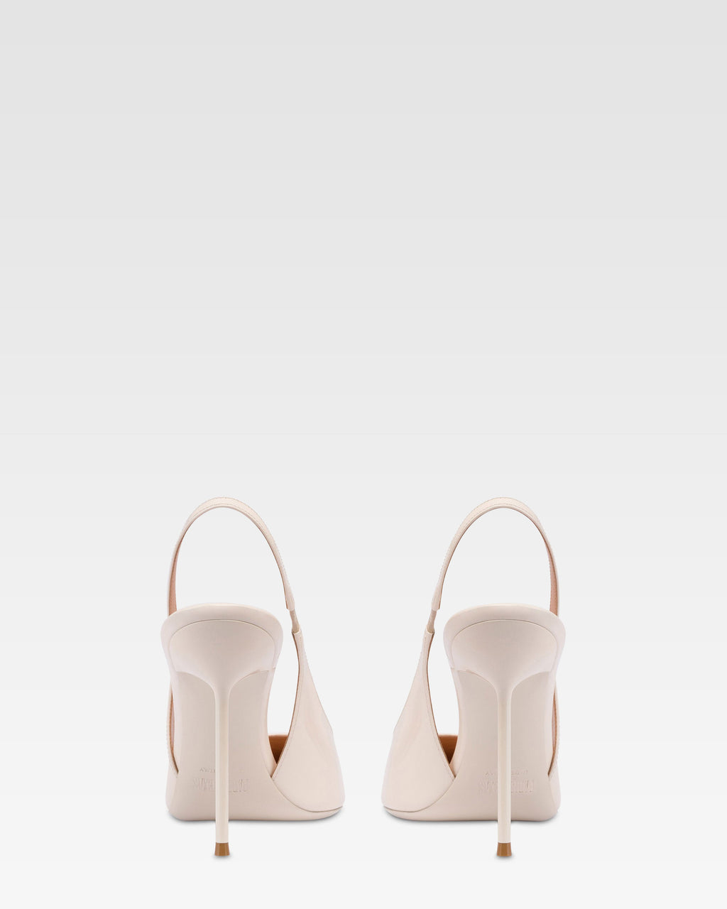 Slingbacks in ivory patent leather