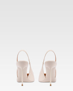 Slingbacks in ivory patent leather