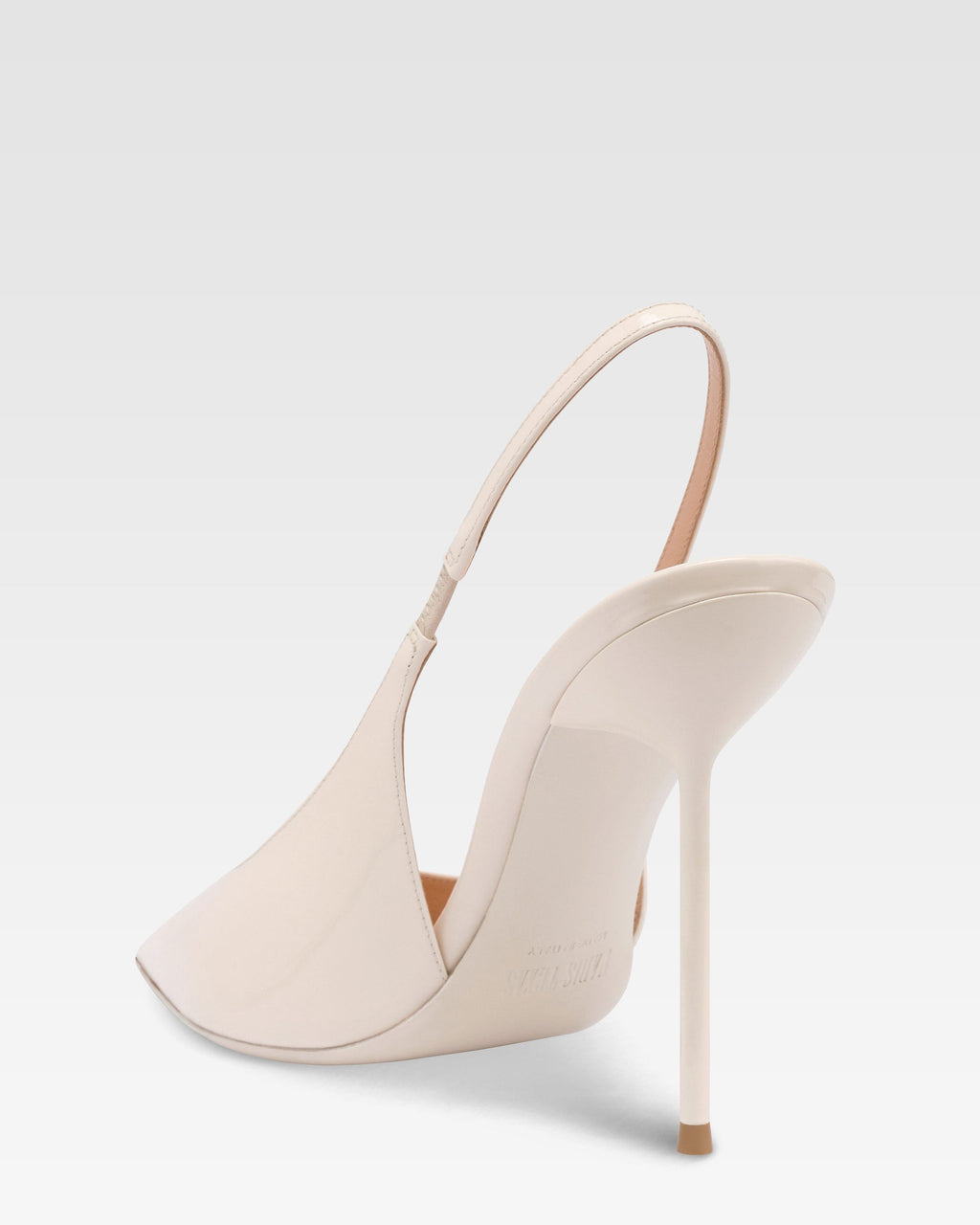 Slingbacks in ivory patent leather