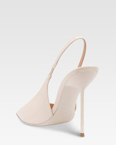 Slingbacks in ivory patent leather